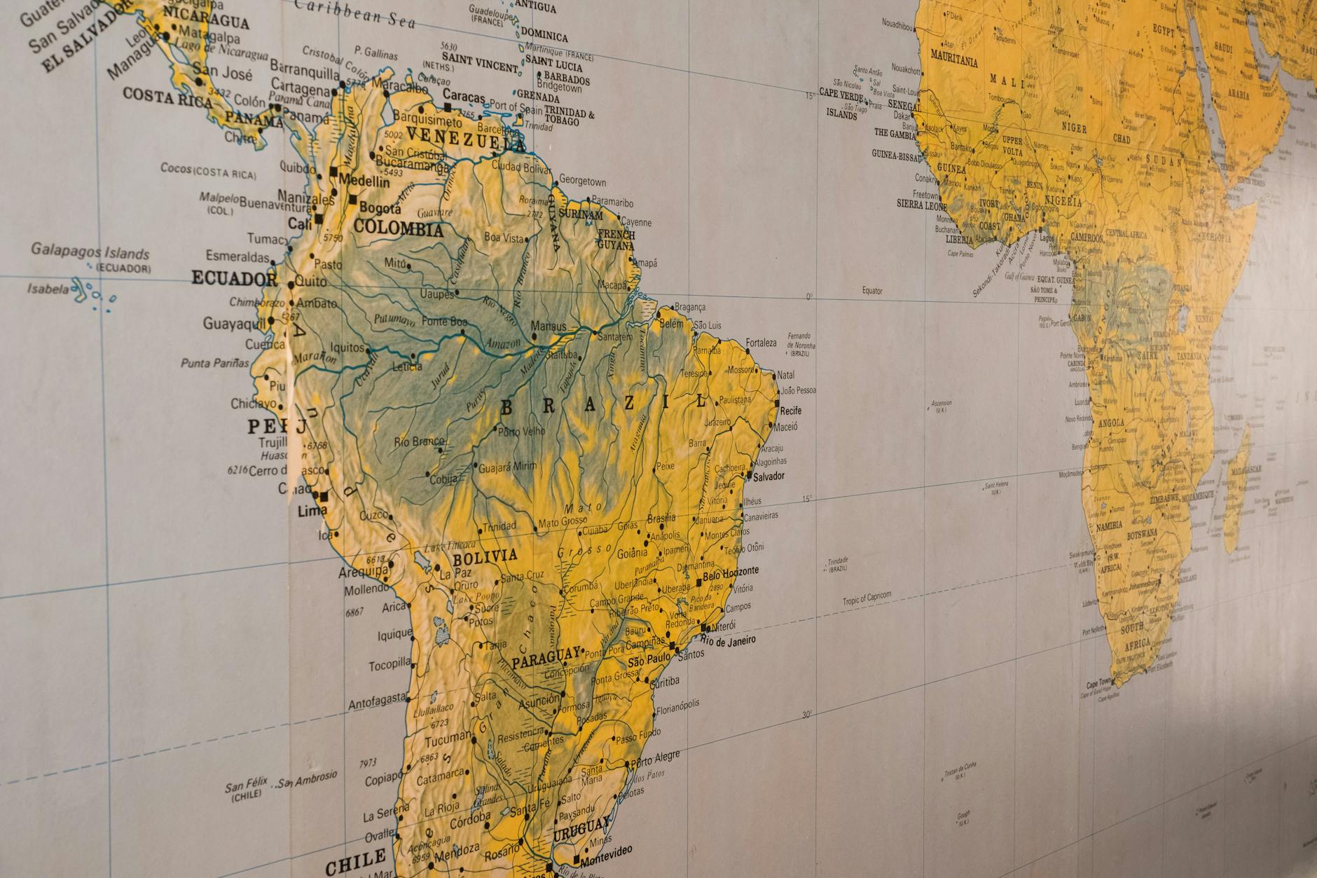 World map highlighting global financial markets and emerging economies for currency trading analysis