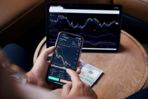 Stock market trading screen showing fund price movements and NAV data